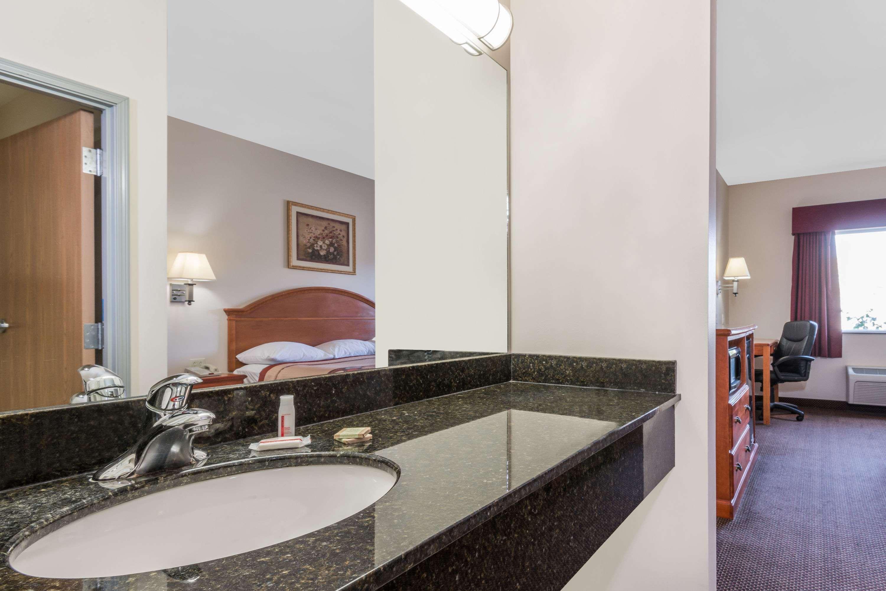 Super 8 By Wyndham Salina Ξενοδοχείο Εξωτερικό φωτογραφία