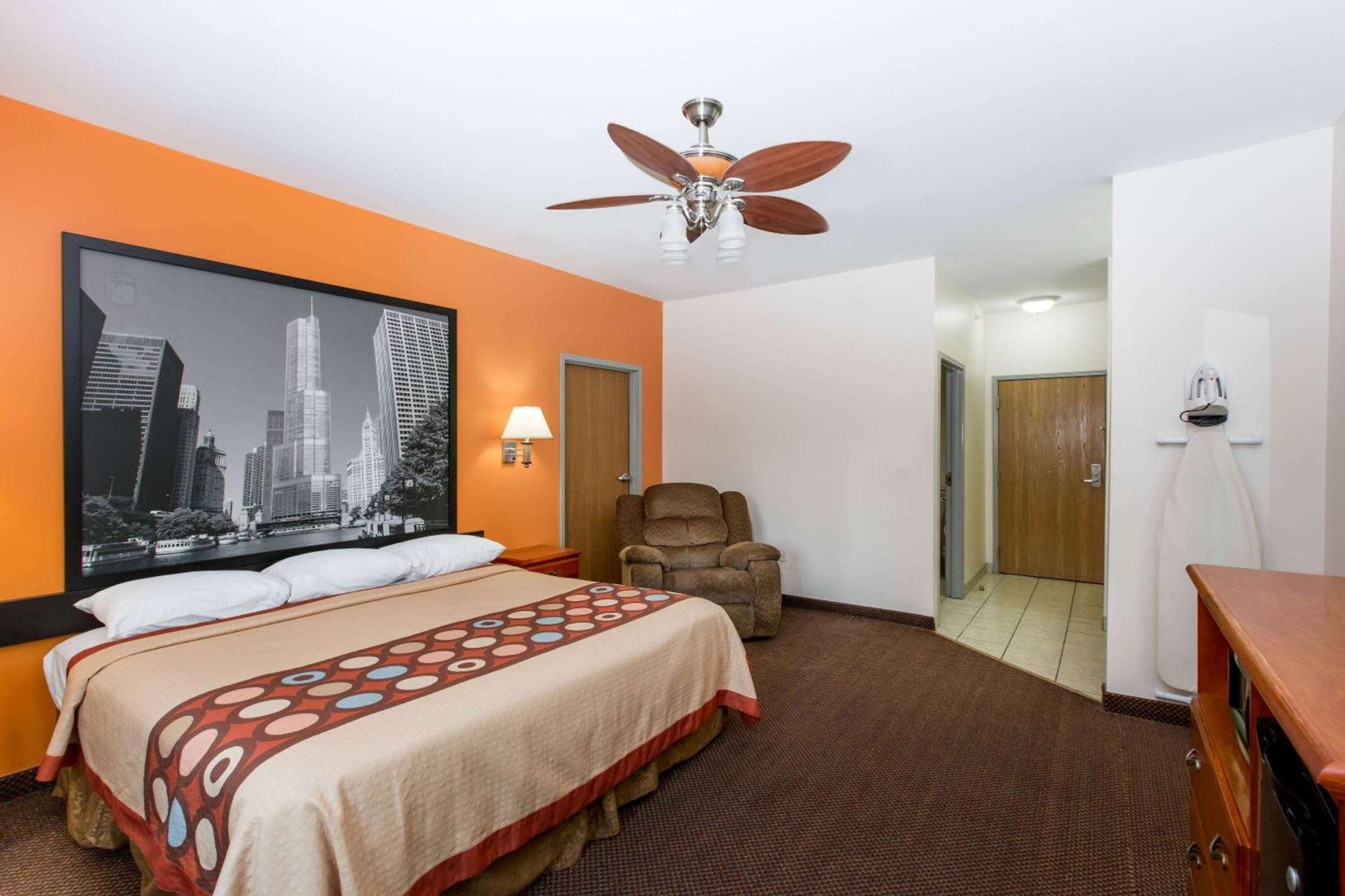 Super 8 By Wyndham Salina Ξενοδοχείο Εξωτερικό φωτογραφία