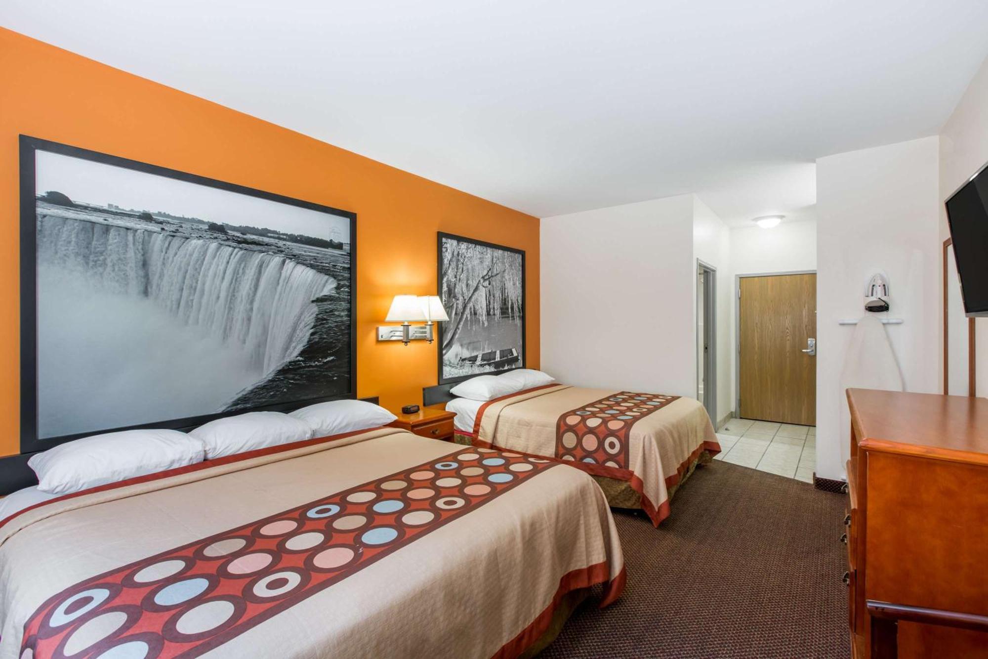Super 8 By Wyndham Salina Ξενοδοχείο Εξωτερικό φωτογραφία